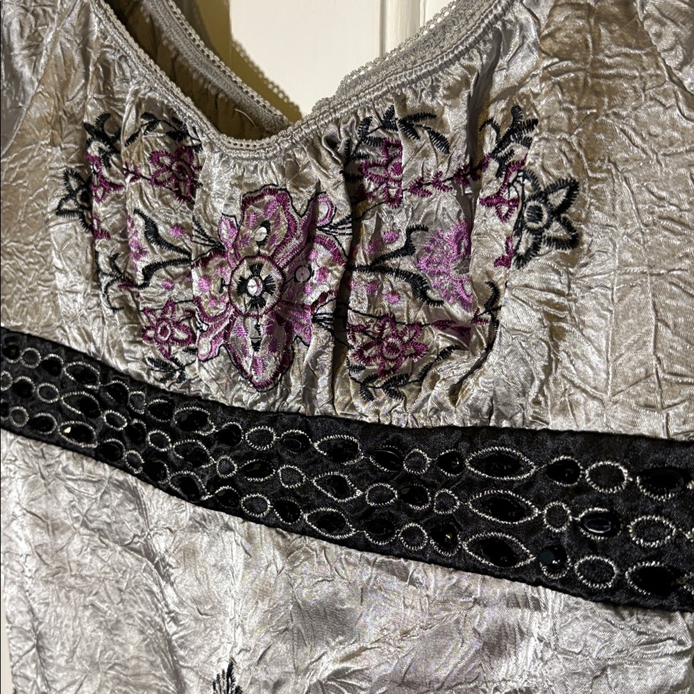 Floral Embroidered Top with Puff Sleeves - Picture 2 of 6